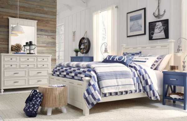 Perabotan dengan Detail Nautical